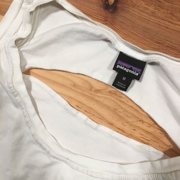 2 Patagonia Sleeveless Tops - Picture 4 of 5